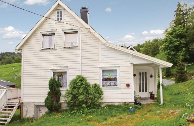 Amazing home in Dale i sunnfjord