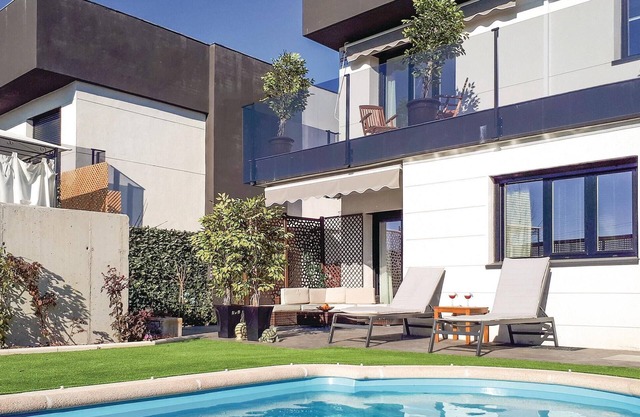 Amazing home in Arroyomolinos with WiFi