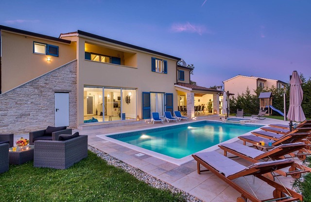 Amazing home in Naselje Muzini