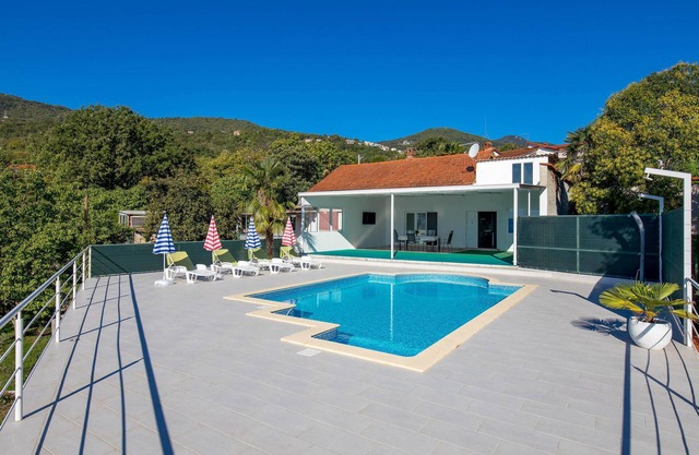 Amazing home in Ika with house sea view