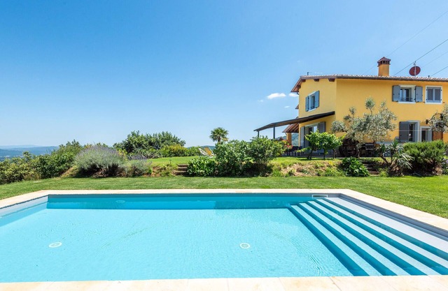 Amazing home in Montevarchi AR