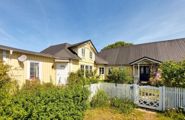 Amazing home in Jonstorp with kitchen