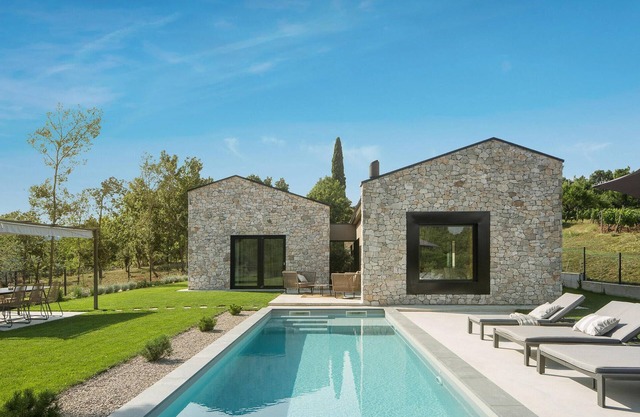 Amazing home in Karojba