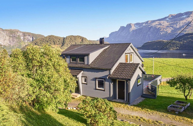 Amazing home in Kvammen with WiFi