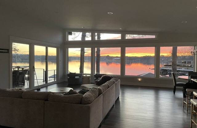 Amazing Lake Home close to everything with amazing view