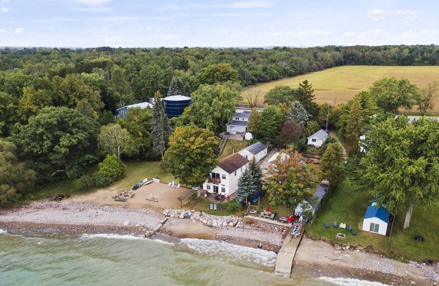 Amazing lake house with private beach and hot tub. 2nd home included jul-aug