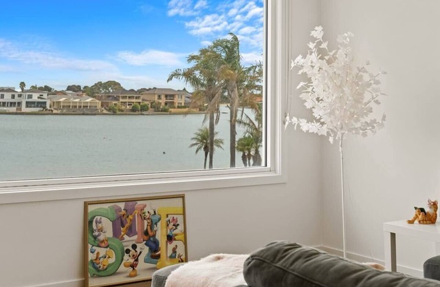 Amazing Lake View family-friendly Holiday Home