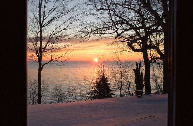 Amazing Lake Views, easily accessible and close to Whistling Straits.