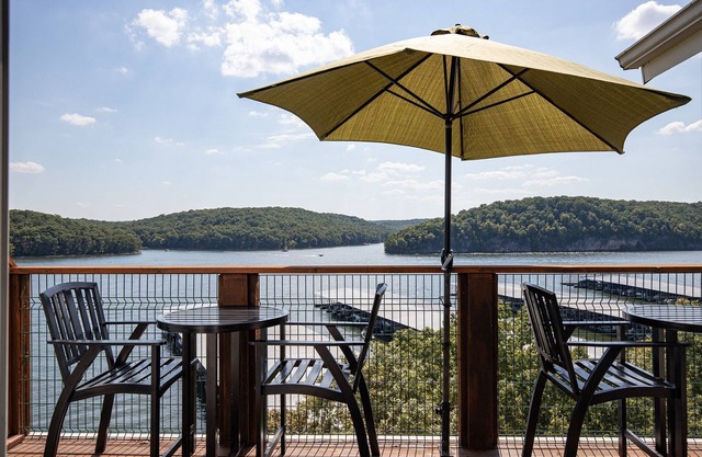 Amazing Lake Views with Pool, Loft, & Balcony