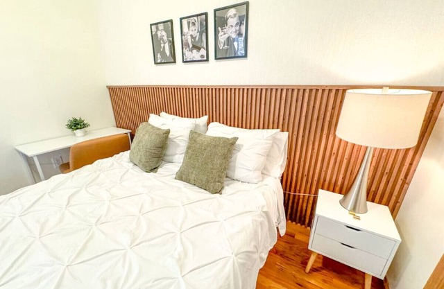 Amazing Location! All renovated 2BR Next to NYC