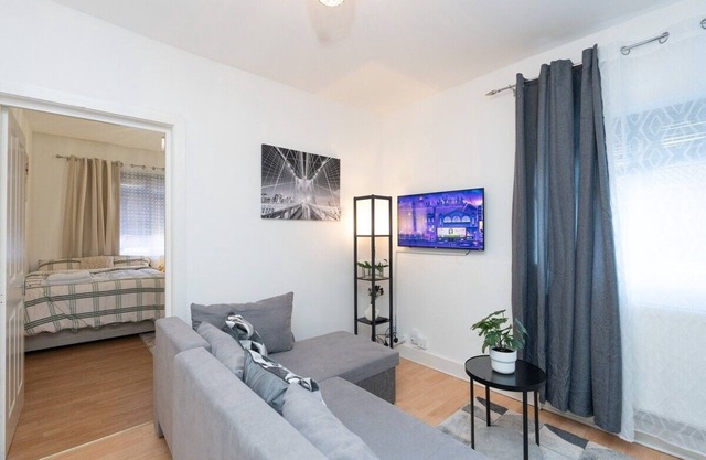 Amazing lodge apartment with free parking