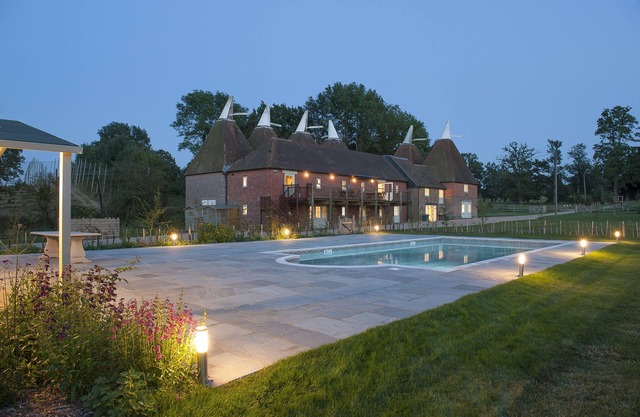 Amazing Oast House by Bloom Stays - sleeps 22