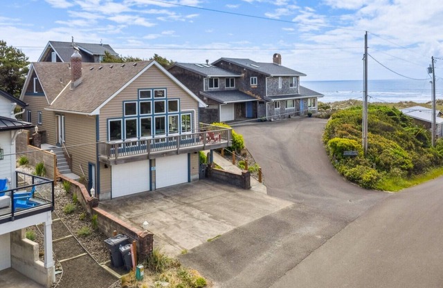 Amazing Ocean Views MCA#448 -5 bedrooms/3 baths, Dogs ok, 1 blk to beach