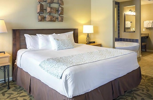 Amazing Paradise Point Resort in Hollister!