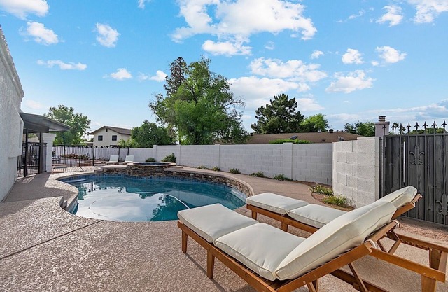 Amazing- Pool Home- Fire Pit & Ping Pong Table
