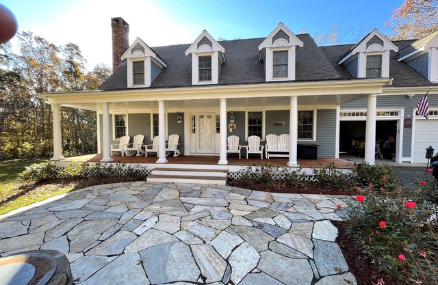 Amazing private 4 bdr 3.5 bth home. Private association beach,central AC,fire