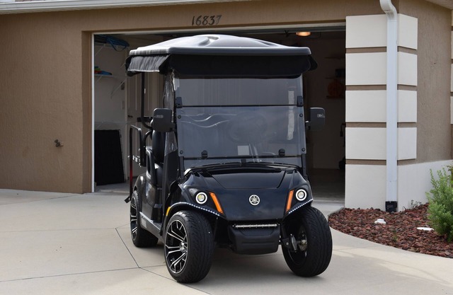 Amazing space in Phillips Villas in the north Villages! 4 seat golf cart