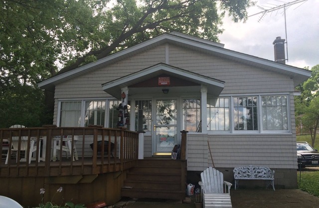 Amazing summer lake escape in our waterfront cottage!