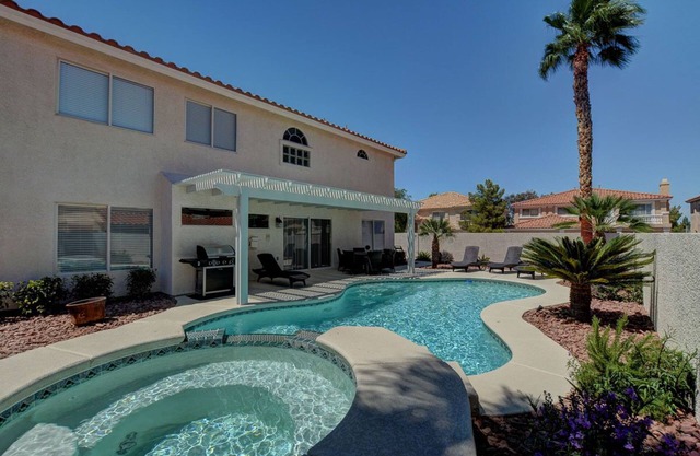 Amazing Summery Retreat~Pool-Spa-BBQ~South Strip