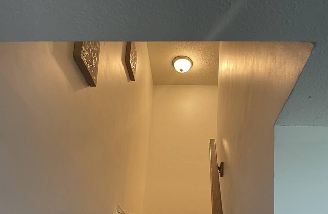 Amazing Town home closed amenities and big cities