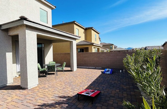 Amazing Vacation Home w/4 Bedrooms & 3 Bathrooms with View of Las Vegas Strip