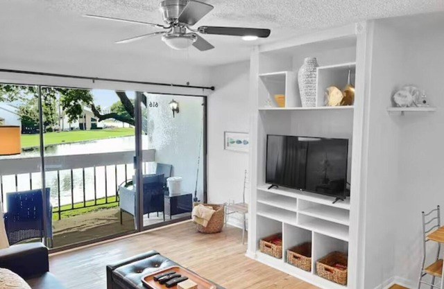 Amazing view of Lake Conroe. Discount for long-term stay. Pets are allowed