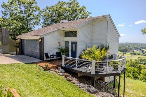 Amazing Views, 3 Patios, Game Room, Modern Update