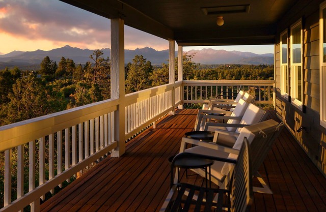 Amazing Views, Large Home, Perfect Family Getaway!