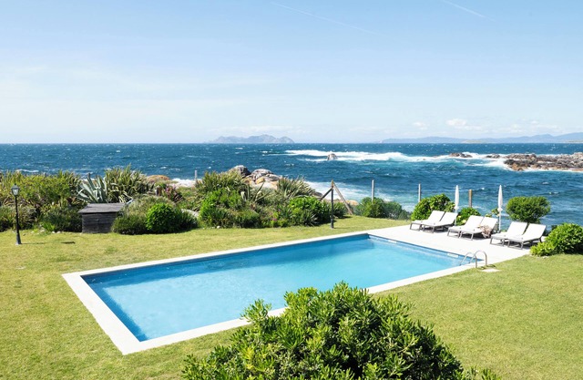 Amazing villa by the sea