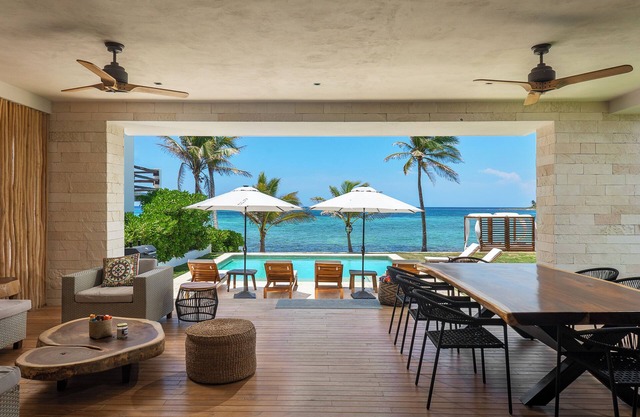 Amazing Villa in Akumal heated jacuzzi for 15 people!