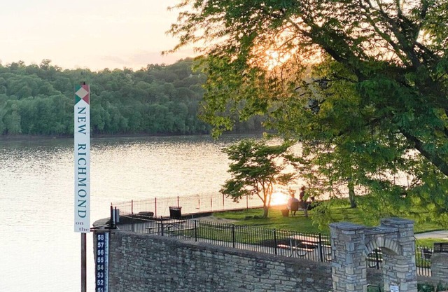 Amazing Water Views! Modern 2B in Historic Suite