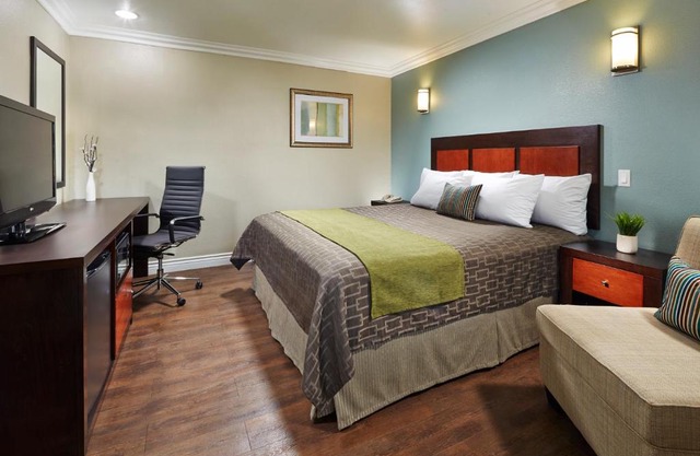 American Inn Downey