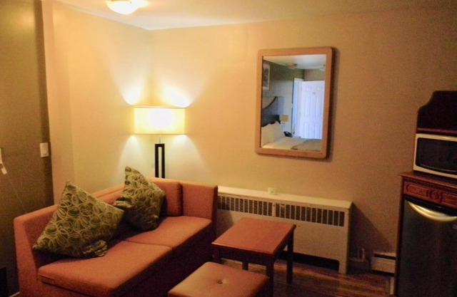 American Plaza Motel