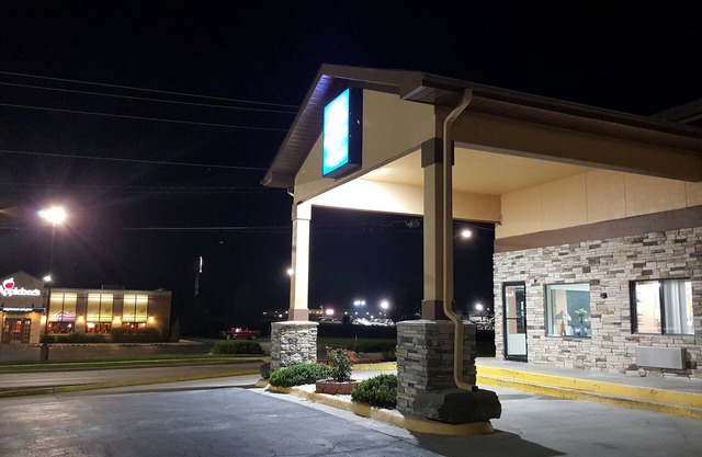 Americas Best Value Inn & Suites Harrisonville