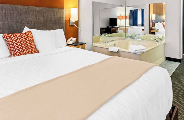 Americas Best Value Inn Tahquamenon Country