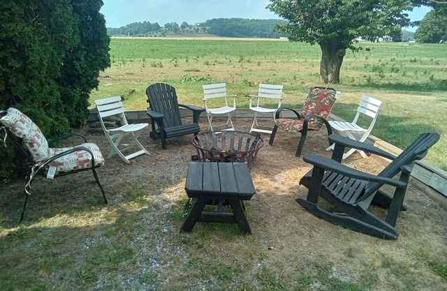 AMISH STAY W/HORSE AND BUGGY RIDES/ALSO FIRE PIT AND WATER SLIDE BOUSES HOUSE