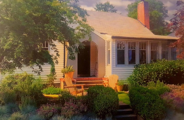 AMITY WINE COTTAGE – Wonderful Vintage Charm and Décor in Oregon Wine Country