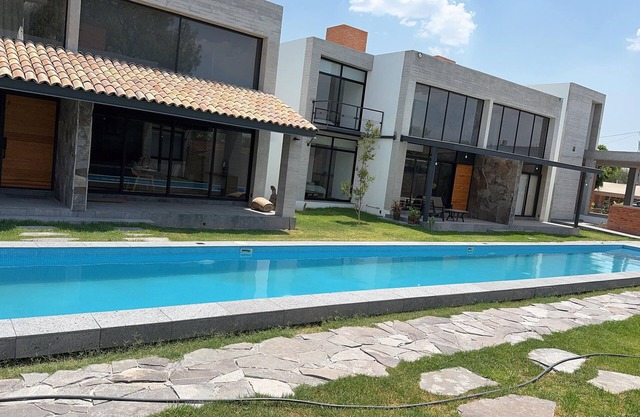 Among Vineyards House 9