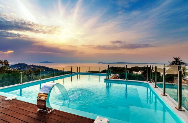 AMORE RENTALS -Villa Eva with Swimming Pool, SPA, Terraces, Sea View, Parking and Air Conditioning