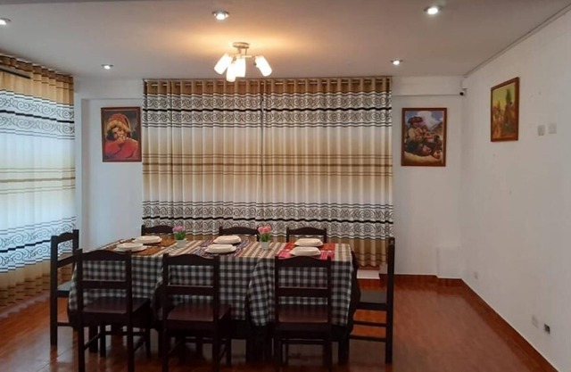 Amplia casa con jardines y terraza para pasar dias tranquilos