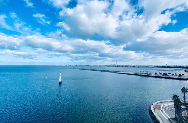 Amzing Ocean View Spacious Three Bedrooms Apartment Port Melbourne