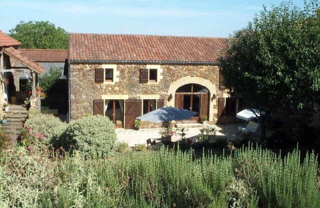 An attractive, comfortable converted barn close to the sites of the Dordogne