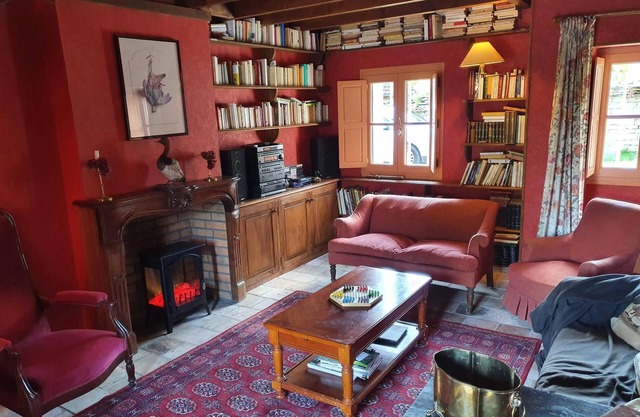 An authentic house in the heart of historic Burgundy