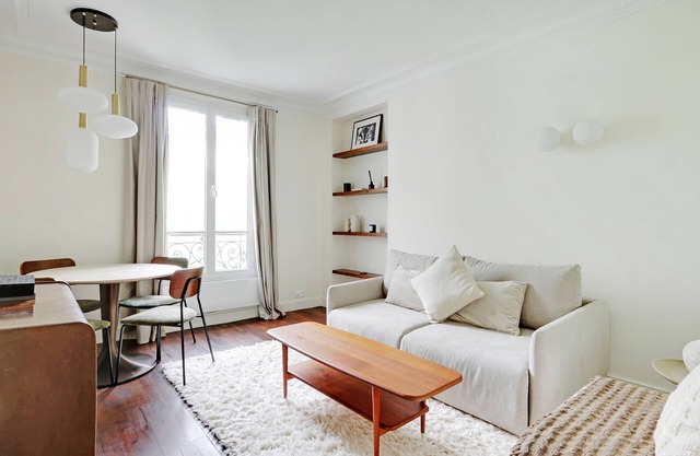An Elegant 1-BR in Saint-Germain