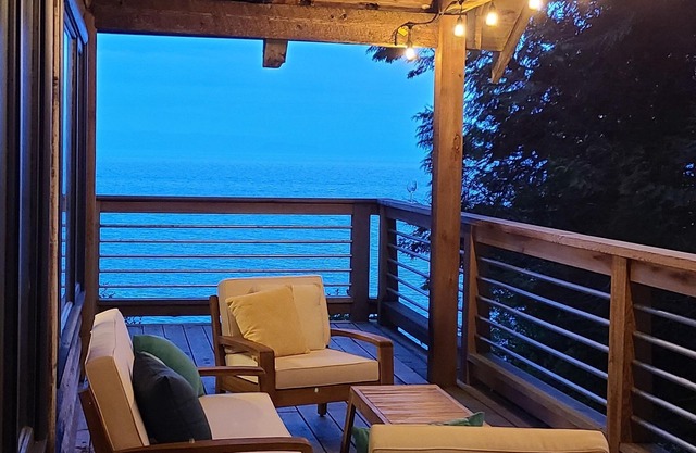 An Oceanfront Cottage with Stunning Views and Direct Beach Access