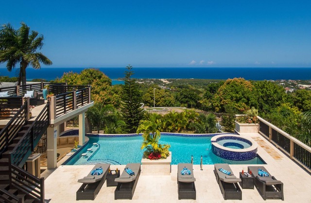 An Ultra-Luxurious Resort Style Ocean View Villa. Optional Yacht, Fully Staffed!