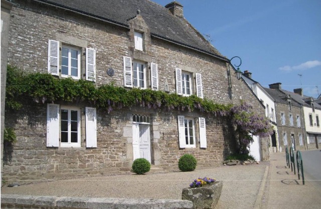 Ancien Prieuré Paysagé Centre Village de Campagne