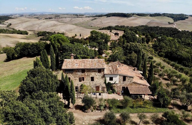 ANCIENT TUSCAN FARMHOUSE max 16 people EXCLUSIVE USE WITH POOL