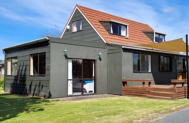 Angela Place - Large sunny bach in Kinloch