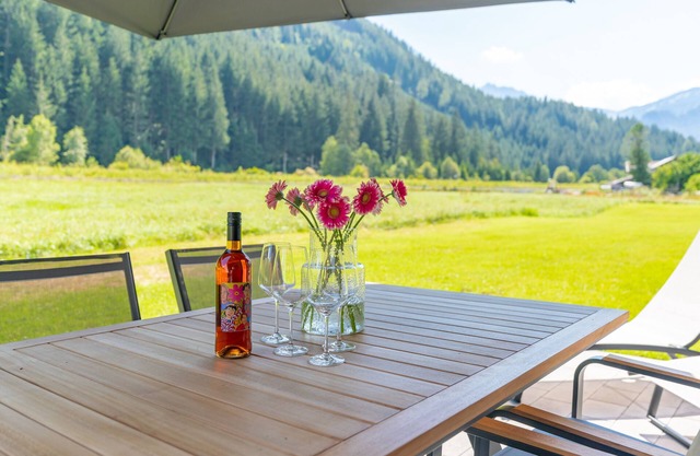 Animal-friendly lodge near ski resort